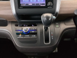【eコンスイッチ】低燃費運転をサポートするECONモード。スイッチをONすると、エンジンやトランスミッション、A/Cなどを協調制御し、燃費の向上に貢献。エコドライブの効果を高めます。