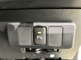 コーナーセンサーを車の前後に装備。障害物までの距離に応じて警告音を変えてお知らせ。縦列駐車時や駐車場・車庫などでの取り回しをサポートします。詳細は販売店スタッフまでおたずねください。