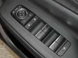 電動格納式ドアミラー・パワーウインドウを装備しています。