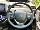 【純正革巻きステアリング】上質な革を使用することで、手にしっかり馴染みとても運転しやすいハンドルです♪