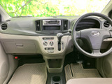運転席からの視界は良好。操作しやすい配置で、快適な運転をサポートします。すぐに運転に集中できるでしょう。