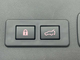 【パワーバックドア】ワンタッチでバックドアが開き、閉める場合もワンタッチで操作可能で便利性UPです☆運転席からも、スマートキーからの操作も可能です♪