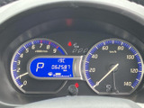 見やすいメーター類で、運転に必要な情報を的確に把握できます。デジタル表示で、走行距離や燃費なども一目で確認可能です。