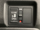 【片側パワースライドドア】片側がパワースライドドアになっており、運転席のスイッチやスマートキーでも開閉が可能です!開口部も広いので乗り降りも楽々♪