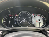 視認性の高いメーター類が、運転に必要な情報を的確に伝えます。落ち着いたデザインで、運転に集中できます。