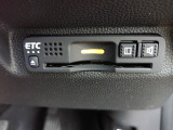 ETC付。高速道路の料金所はキャッシュレスで通過です。サービスエリア等にあるスマートインターの出入りも利用可能でとっても便利。ご納車後すぐにお使い頂けるようセットアップしてのお渡しとなります。