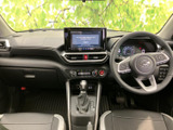 ドライバー席は、機能性と快適性を両立。操作しやすい配置で、安全運転をサポートします。広々とした空間で、気持ちよくドライブを楽しみましょう。