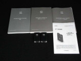 キーを携帯していればドアノブに触れるだけでドアの開錠・施錠が可能です。しかもキーを差し込むことなくエンジンの始動・停止も可能です。取扱説明書・メンテナンスノートが揃ってありますので安心です。