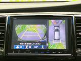 後方確認をサポートし、安全な運転に貢献。狭い道でも安心のカメラ機能で、駐車も楽々こなせます。運転に自信がない方にもおすすめです。