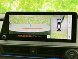 後方状況を安全確認できるバックモニター。狭い道や駐車時も、より安心して操作できます。運転の苦手な方にもおすすめです。