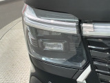 LEDヘッドライトは、点灯の瞬間から最大光量を発揮し、突然暗くなるトンネルなどでの安定感を高めます。