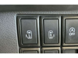 【両側パワースライドドア】両側がパワースライドドアになっており、運転席のスイッチやスマートキーでも開閉が可能です!開口部も広いので乗り降りも楽々♪