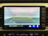 バックでの車庫入れも安心です! リアカメラが付いているバックモニター付のナビを装備しております。操作線もついており距離感も画面から確認できます。