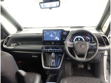 オシャレなインテリアで運転する気分も盛り上がりますよね^^