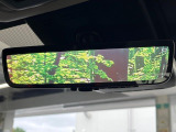【デジタルインナーミラー】後席の大きな荷物や同乗者で後方が確認しづらい時でも安心!カメラが撮影した車両後方の映像をルームミラー内に表示。クリアな視界で状況の確認が可能です!