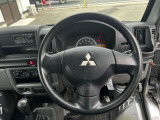 ノーマルなハンドルとなっております!握りやすく長距離運転も快適ですよ〜!