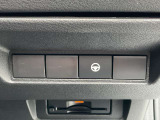 ハンドル右奥には各種設定スイッチがあります。運転者がスッと手を伸ばせば操作できので便利です。