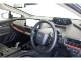 【運転席&助手席】シートは黒を基調にしたスタイリッシュなデザインです。クリーニング済みですので清潔感があり気持ち良く乗っていただけます♪