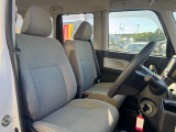 運転席周辺画像です。シート切れ・破れもなくシートの状態は良好です♪
