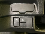 ハンドルの左下にHondaセンシング用の、VSA(ABS+TCS+横滑り抑制)解除スイッチなどがついています。