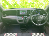 使いやすいナビゲーションシステムとオーディオが、快適なドライブをサポート。運転に必要な情報を分かりやすく表示します。