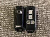 スマートキー付きですからドアロックの開閉およびエンジンスタートが楽々です。電動スライドドアの開け閉めもボタンで操作できます。スペアキーも同じものを用意しております。