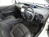 シンプルで使いやすいデザインの運転席です。