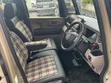 前席の画像となります。視界広くて運転しやすいですよ。女性にもオススメの1台です。