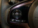 【ステアリングリモコン】ステアリングにオーディオ調節可能なスイッチが装備されていますので運転中でも視線をそらさずにオーディオの調節が可能です!