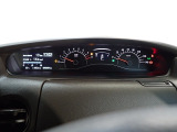 メーターの横に液晶カラーディスプレーを装備。航続可能距離等の情報やHonda SENSINGの注意・警告を表示します!