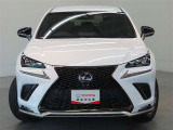 室内外はもちろん、ニオイの元となるフロアカーペットまで消臭・除菌を実施。中古車を気持ちよくお乗りいただけるクリーニングサービスです。詳細は販売店スタッフまでおたずねください。