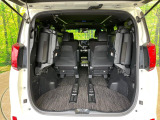 普段のお買い物や通勤、送迎等に十分な荷室スペースを確保しております。セカンドシートを倒すと、大きな荷物の積載も可能です♪