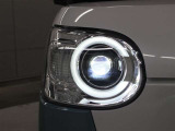 LEDヘッドライトには、ハイビームで走行中に先行車や対向車を検知した時、部分的に遮光し、先行車や対向車に配慮しながら高い視認性を確保できるADB(アダプティブドライビングビーム)が採用されています。