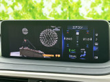 停車中に楽しめるTV機能。移動の合間にニュースやエンターテイメントでリラックスできます。長距離ドライブの強い味方です。