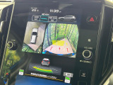 【マルチテレインモニター】車のフロントやサイドのカメラ画像を同時にモニター表示することで、悪路や狭い道を走行時でも周囲の状況確認ができ安心!本格SUVにうれしい装備です♪