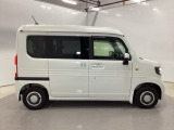 スライドドアなら狭い駐車場でもドアをぶつける心配がありません。ステップが低く乗り降りもしやすいです。