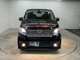 フロントマスクは個性もいっぱい! 人気の車です。