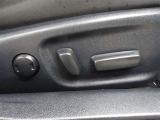 運転席はパワーシートなのでお好みのドライビングポジションに調整可能です♪