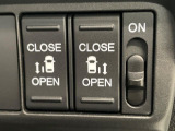 【両側パワースライドドア】スマートキーや運転席のスイッチで後席両側スライドドアの開閉が可能♪電動だから力を入れてドアを開ける必要が無く、小さなお子様でも簡単に開け閉めでき快適です♪