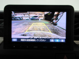 バックカメラの画像です。ガイドラインがスムースな車庫入れをサポートいたします。車庫入れの安心感がアップしますね。