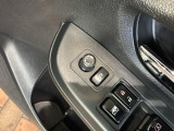 狭い駐車場で便利な電動格納ドアミラーが付いています。