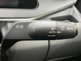 操作しやすいウインカーレバーは、安全な車線変更や右左折をサポートします。直感的な操作感で、運転に集中できます。
