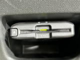 【ETC】有料道路を利用する際に料金所で停止することなく通過できる、ETC車載器(ノンストップ自動料金収受システム機器)が装備されています。セットアップを行うことで利用可能になります。