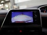 バックガイドモニターで、後方を確認しながら安心して駐車することができます。運転初心者も熟練者も必須の機能ですよ!