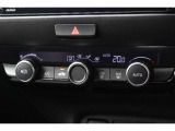 フルオートエアコンを装備。車内の温度設定だけでなくPM2.5にも対応した高性能集塵フィルターも装備しており車内はいつも快適空間♪