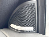 ●harman/kardonサウンドシステム:オーディオ専門メーカーが手掛けるプレミアムスピーカーを装備。多数のスピーカーから、音の粒立ちまで分かる高品質な音楽をお楽しみいただけます。