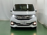 LEDヘッドライトを装備しています。LEDヘッドライトはとても明るく、雨の日や夜間走行も安全・安心です。オートライトコントロール付きで周囲の明るさに応じて自動で点灯・消灯します
