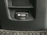 当店ではトヨタauショップ併設しております。お車と一緒にau携帯の機種変更も可能です♪また、自動車保険も取り扱っております。車の支払いと自動車保険の支払いをまとめてお支払い可能なプランもあります♪