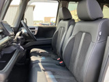 ドライバー視点を重視した、機能的なコクピット。操作しやすい配置で、安全運転をサポートします。