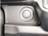 お車選びをお楽しみ頂けるよう、在庫車の展示スペースを十分に確保しております。